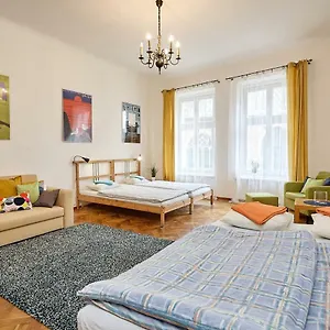 Plac Mariacki 8 Apartament