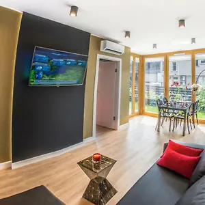 Galaxy Garden Cracow- Shopping Mall 1min, Underground Parking, Family Friendly, City Center Apartament